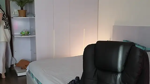 YasmineWest online show from 06.26.26