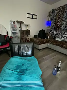 fatfabulous1981 online show from 02.14.25