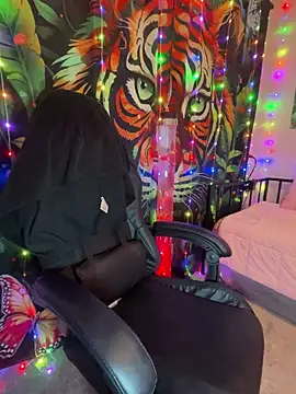 fatfabulous1981 online show from 03.15.25