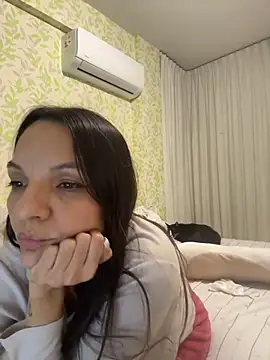 Snapshot of samilux5 chatting on 05.29.26 samilux5 online show from 05.29.26