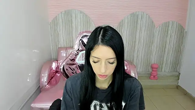 Snapshot of jess_1a chatting on 12.20.24 jess 1a online show from 12.20.24