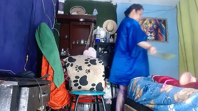 Snapshot of CamelliaLong chatting on 10.29.25 CamelliaLong online show from 10.29.25