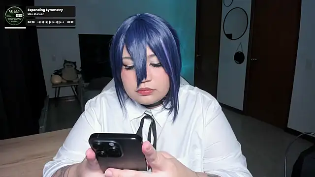 Snapshot of Effyss_ chatting on 12.22.25 Effyss online show from 12.22.25