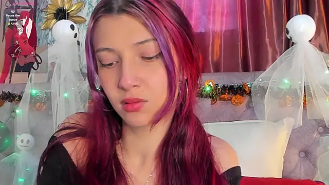 Snapshot of _Scarlett_01 chatting on 10.16.25 Scarlett 01 online show from 10.16.25