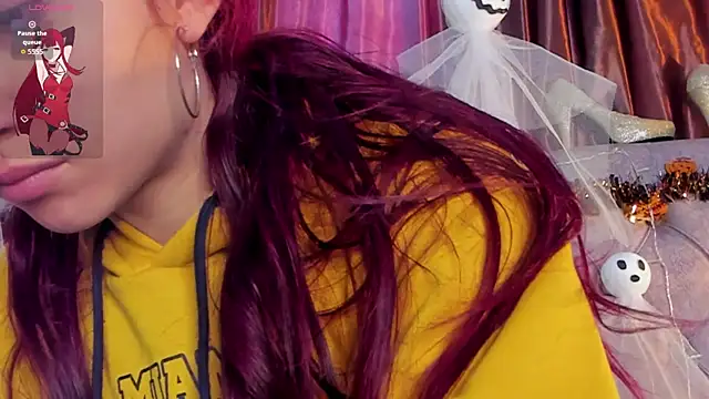 Snapshot of _Scarlett_01 chatting on 10.19.25 Scarlett 01 online show from 10.19.25