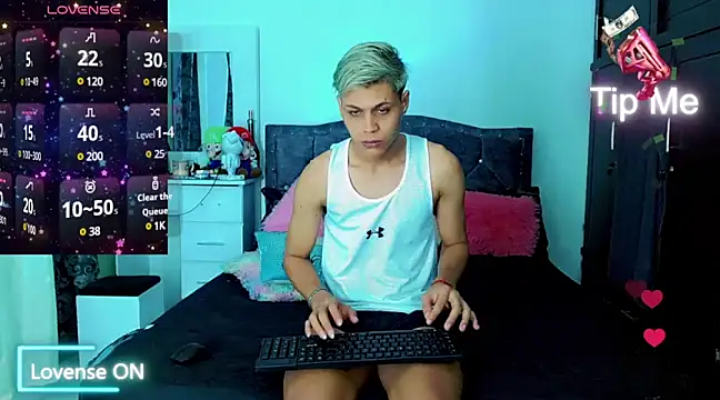 Liamscott  online show from 02.15.25