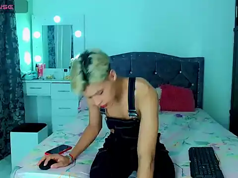 Liamscott  online show from 03.22.25