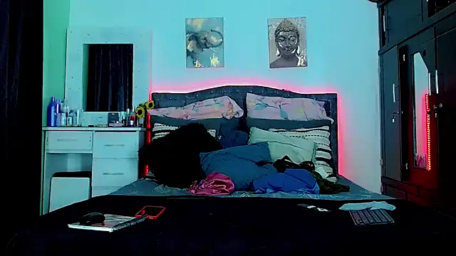 Liamscott  online show from 09.15.25