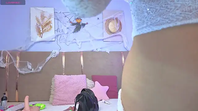 sarah cruzz  online show from 10.22.25