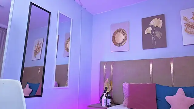 sarah cruzz  online show from 11.21.25