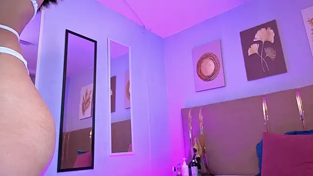 sarah cruzz  online show from 12.14.25