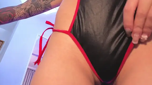 sarah cruzz  online show from 04.10.26