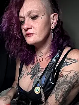 Snapshot of renegade_vyxxen chatting on 02.12.26 renegade vyxxen online show from 02.12.26