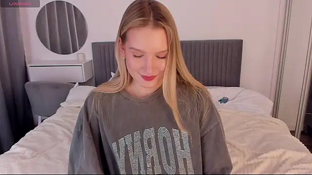 CassieRayss online show from 11.16.25