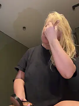 EmmaInLove23 online show from 11.22.25