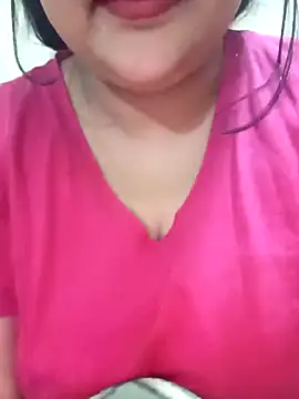 Snapshot of _Redwine_ chatting on 02.14.26 Redwine online show from 02.14.26