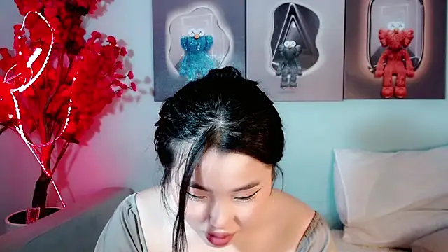 Snapshot of ichiben chatting on 12.22.24 ichiben online show from 12.22.24