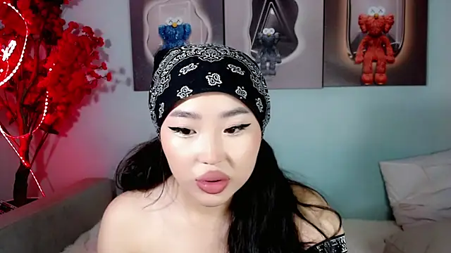 Snapshot of ichiben chatting on 12.24.24 ichiben online show from 12.24.24