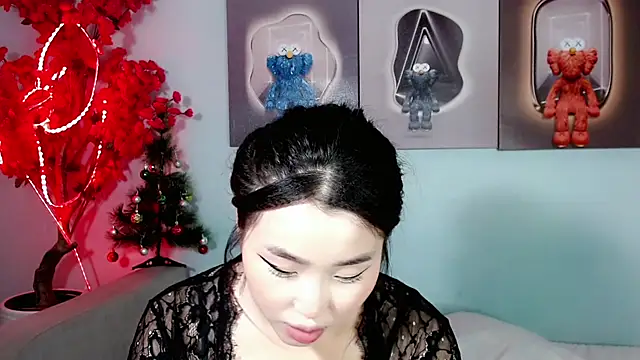 Snapshot of ichiben chatting on 12.28.24 ichiben online show from 12.28.24