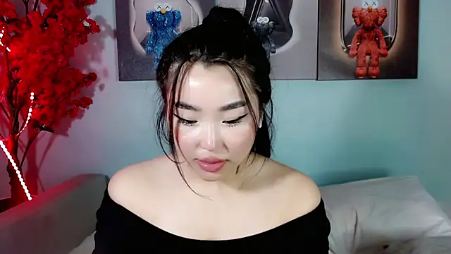 Snapshot of ichiben chatting on 01.24.25 ichiben online show from 01.24.25