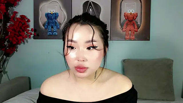 Snapshot of ichiben chatting on 02.23.25 ichiben online show from 02.23.25