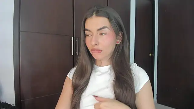 Coralinee 01 online show from 01.31.25