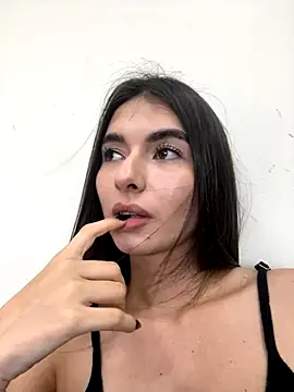 Coralinee 01 online show from 10.30.25