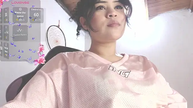 Snapshot of Amara18_ chatting on 11.10.25 Amara18 online show from 11.10.25