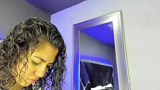 Snapshot of Amareto_ chatting on 11.16.25 Amareto online show from 11.16.25