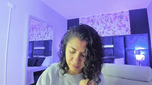 Snapshot of Amareto_ chatting on 12.04.25 Amareto online show from 12.04.25