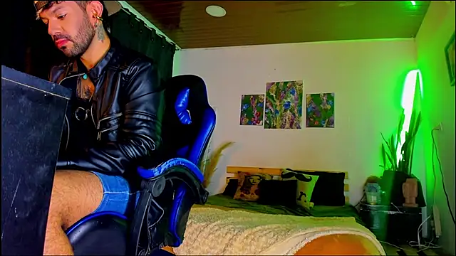 LatinMilk  online show from 02.19.26