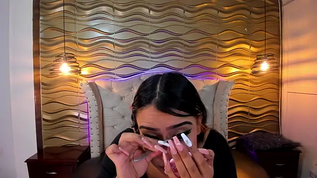 Andreita Jones online show from 10.04.25