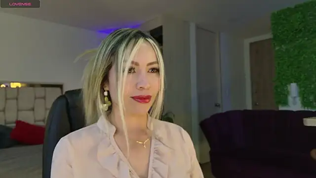 Snapshot of Ammy_Castro chatting on 09.24.25 Ammy Castro online show from 09.24.25