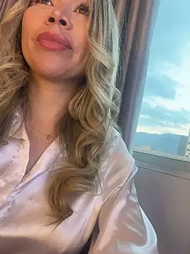 Snapshot of Ammy_Castro chatting on 04.27.26 Ammy Castro online show from 04.27.26