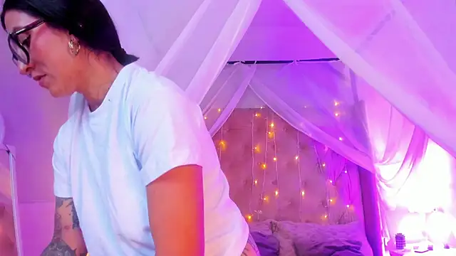 kira moon   online show from 02.24.25