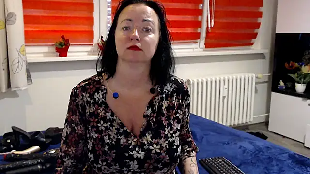 Snapshot of Alexie33 chatting on 06.01.26 Alexie33 online show from 06.01.26