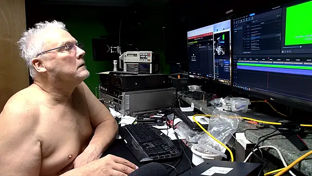 Snapshot of ButtCrackShowing-OOPS chatting on 04.24.26 ButtCrackShowing-OOPS online show from 04.24.26