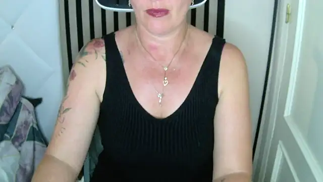 xxNoeliaxx online show from 10.27.25