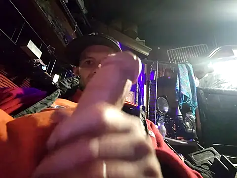 Snapshot of Herwish chatting on 02.12.25 Herwish online show from 02.12.25