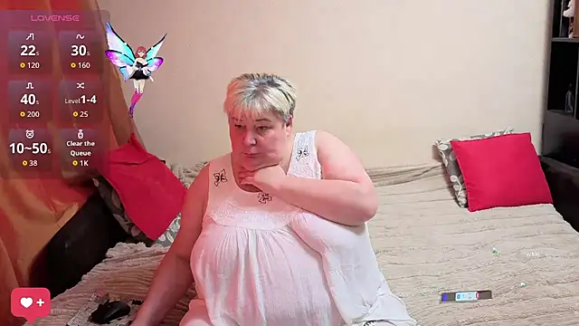 Snapshot of Klio5678 chatting on 10.24.25 Klio5678 online show from 10.24.25