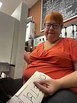 Snapshot of Klio5678 chatting on 10.29.25 Klio5678 online show from 10.29.25