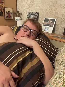 Snapshot of Klio5678 chatting on 12.20.25 Klio5678 online show from 12.20.25