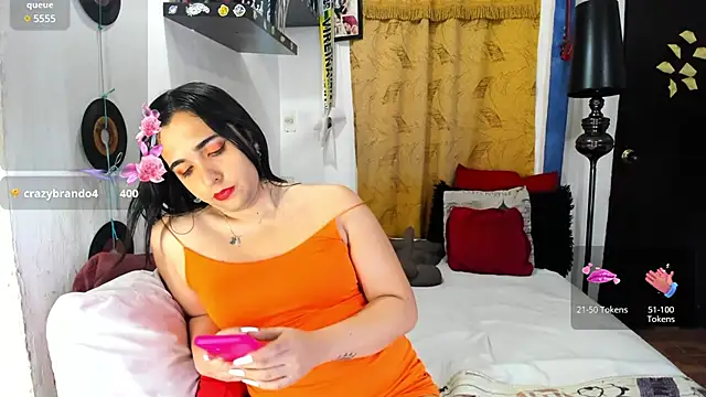 Snapshot of SARAMISHA chatting on 01.28.25 SARAMISHA online show from 01.28.25