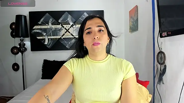 Snapshot of SARAMISHA chatting on 09.10.25 SARAMISHA online show from 09.10.25