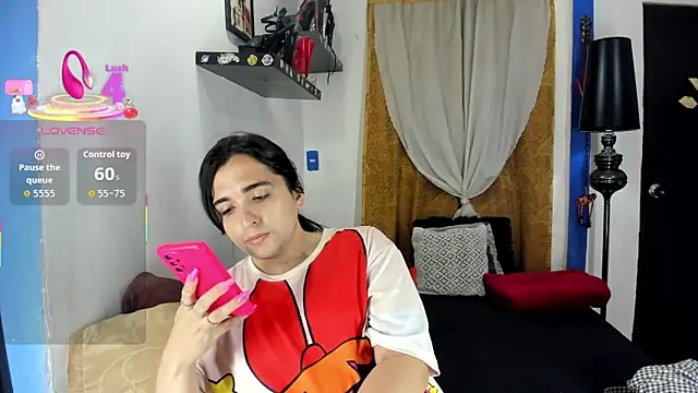 Snapshot of SARAMISHA chatting on 10.15.25 SARAMISHA online show from 10.15.25