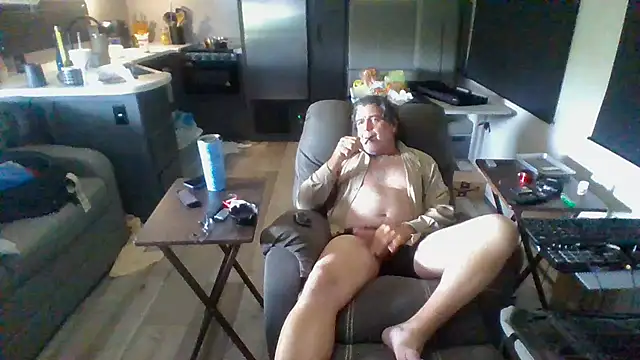 Snapshot of lateniter chatting on 07.14.26 lateniter online show from 07.14.26