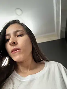 LittleDoll    online show from 10.25.25