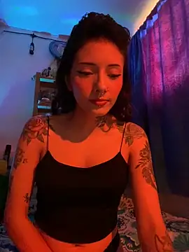 LiliJones  online show from 12.04.25