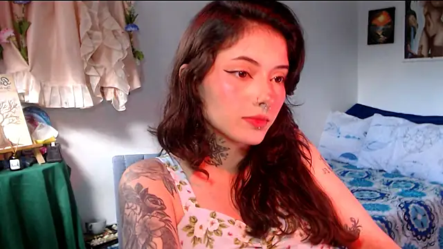 Snapshot of LiliJones_ chatting on 05.10.26 LiliJones online show from 05.10.26
