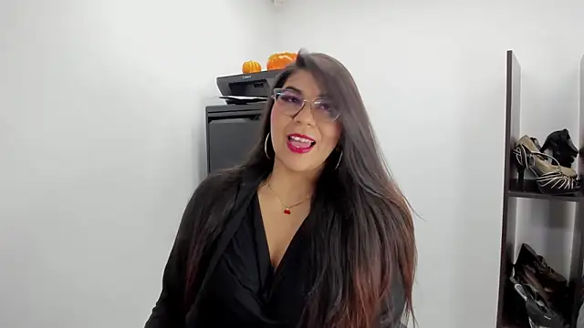 Luna Dumont online show from 11.10.25